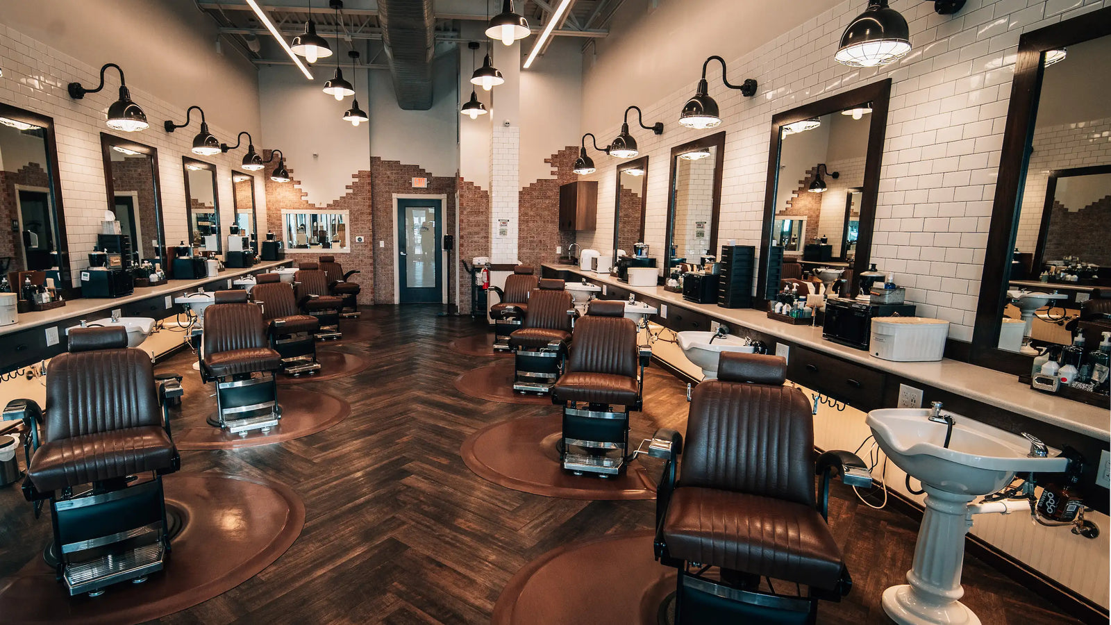 Barber Chair Buying Guide: Elevate Your Barbershop Experience